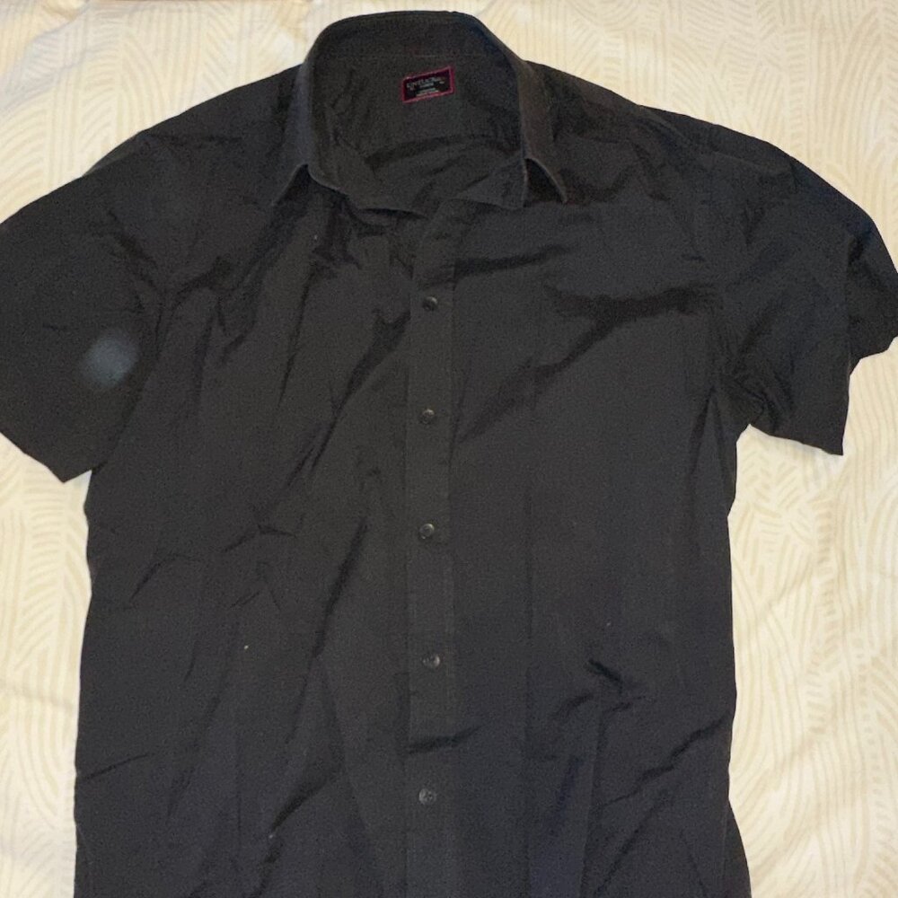 UNTUCKit class black button down short sleeves